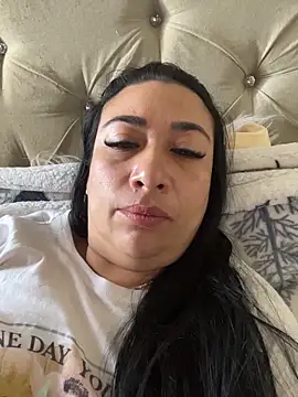 Karina Yang online show from December 2025 12:32:01 PM