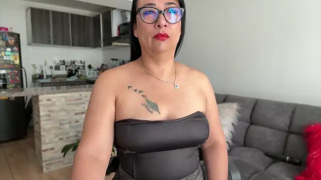 Karina Yang online show from April 2026 02:47:01 PM