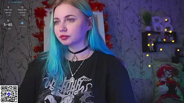 Snapshot of Moon_Valkyrie chatting on September 2025 12:26:01 PM Moon Valkyrie online show from September 2025 12:26:01 PM