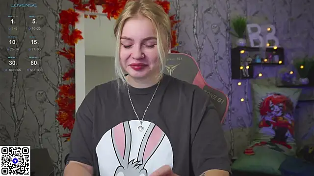 Snapshot of Moon_Valkyrie chatting on October 2025 09:10:02 AM Moon Valkyrie online show from October 2025 09:10:02 AM