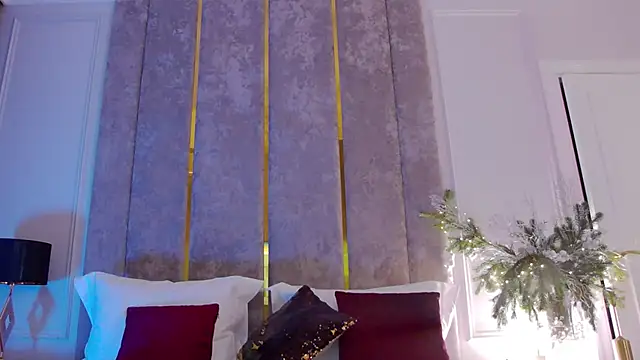 Snapshot of MilaDYstarlight chatting on December 2024 09:44:02 PM MilaDYstarlight online show from December 2024 09:44:02 PM