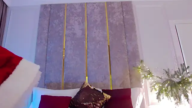 Snapshot of MilaDYstarlight chatting on December 2024 08:07:01 PM MilaDYstarlight online show from December 2024 08:07:01 PM