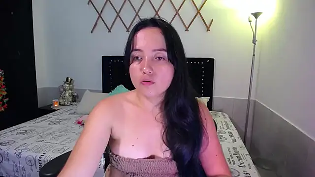 naughty girl 4u online show from October 2025 04:35:02 PM