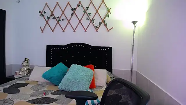 naughty girl 4u online show from October 2025 03:46:01 PM