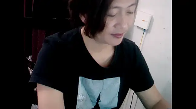 Snapshot of makemefallin chatting on December 2024 02:13:02 PM makemefallin online show from December 2024 02:13:02 PM