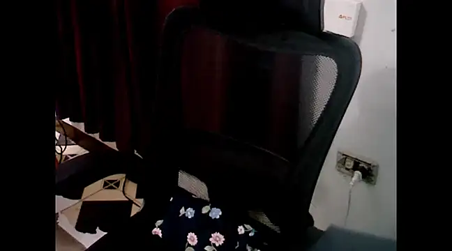 Snapshot of makemefallin chatting on January 2025 01:42:02 PM makemefallin online show from January 2025 01:42:02 PM