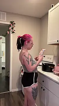 Snapshot of MissRomero chatting on December 2024 02:01:02 AM MissRomero online show from December 2024 02:01:02 AM