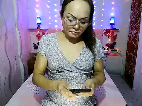 Snapshot of UrAsianPrincessDanie chatting on December 2024 11:33:01 AM UrAsianPrincessDanie online show from December 2024 11:33:01 AM