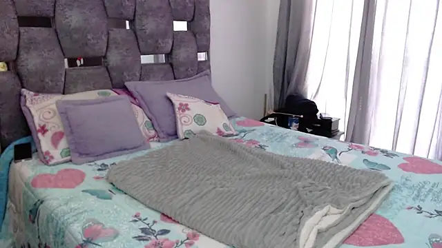 sara hott 1 online show from November 2025 01:22:02 PM