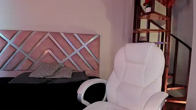 MERIDA TAYLOR online show from January 2025 12:36:02 PM