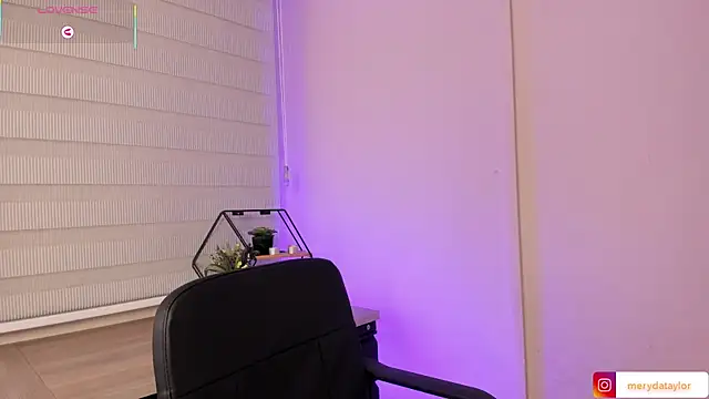 MERIDA TAYLOR online show from February 2025 06:48:02 PM