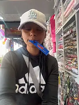 Snapshot of J_loren chatting on December 2025 07:54:02 PM J loren online show from December 2025 07:54:02 PM