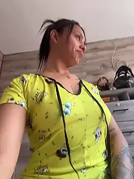 Snapshot of J_loren chatting on February 2026 06:57:01 PM J loren online show from February 2026 06:57:01 PM