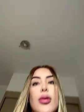 Snapshot of mi_suk11 chatting on October 2025 07:03:02 PM mi suk11 online show from October 2025 07:03:02 PM