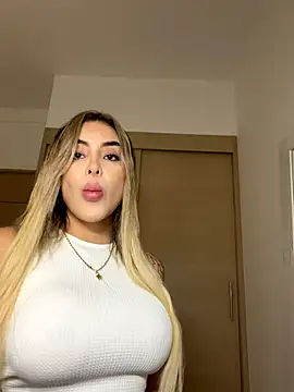 Snapshot of mi_suk11 chatting on November 2025 05:26:01 PM mi suk11 online show from November 2025 05:26:01 PM