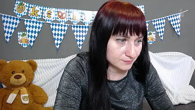 NinaFlawlees online show from September 2025 12:10:01 PM