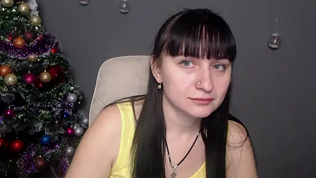 NinaFlawlees online show from December 2025 01:04:02 PM