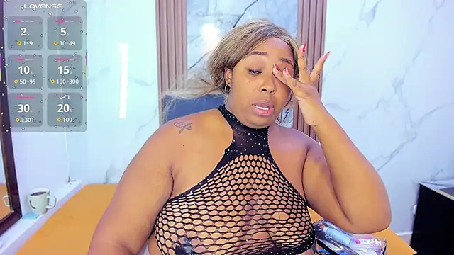 Snapshot of HannyMansonh chatting on December 2025 03:27:02 AM HannyMansonh online show from December 2025 03:27:02 AM