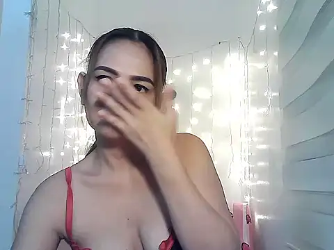 Snapshot of Kisses-13 chatting on December 2024 03:06:01 PM Kisses-13 online show from December 2024 03:06:01 PM