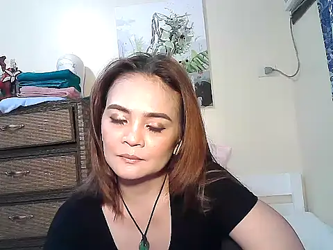 Snapshot of Kisses-13 chatting on November 2025 01:57:02 PM Kisses-13 online show from November 2025 01:57:02 PM