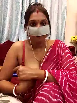 Snapshot of Queen_Dolly chatting on December 2024 05:44:01 PM Queen Dolly online show from December 2024 05:44:01 PM