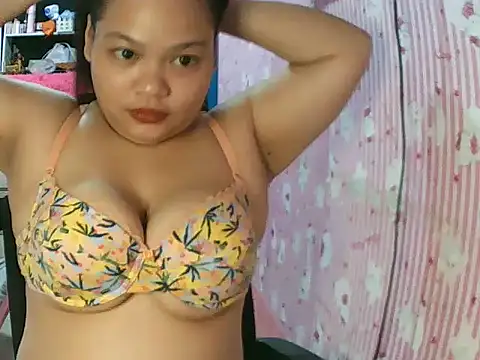 Snapshot of shaira4u chatting on March 2026 05:35:01 PM shaira4u online show from March 2026 05:35:01 PM