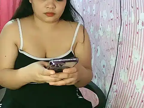 Snapshot of shaira4u chatting on April 2026 04:01:01 AM shaira4u online show from April 2026 04:01:01 AM