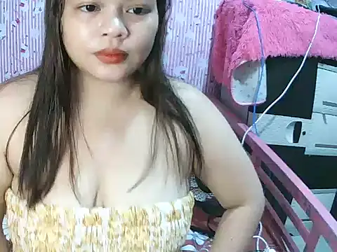 Snapshot of shaira4u chatting on April 2026 03:39:01 AM shaira4u online show from April 2026 03:39:01 AM
