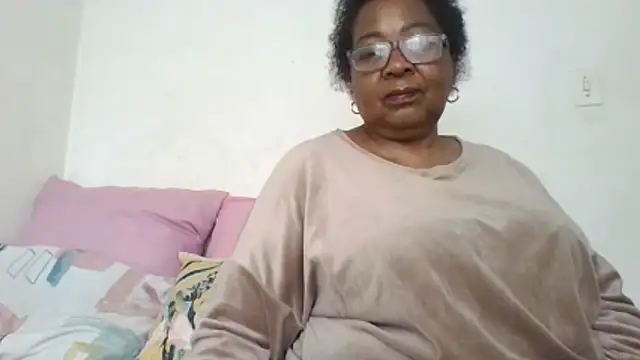 Snapshot of KinkyRicoSaisyours chatting on June 2026 07:10:01 AM KinkyRicoSaisyours online show from June 2026 07:10:01 AM