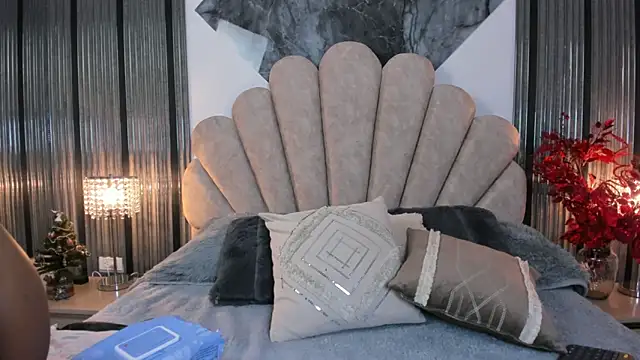 Snapshot of Naughty__Mom chatting on December 2025 12:55:02 PM Naughty Mom online show from December 2025 12:55:02 PM