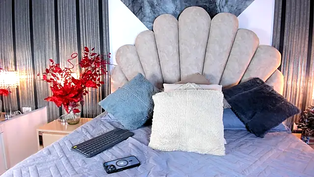 Snapshot of Naughty__Mom chatting on January 2026 12:42:01 PM Naughty Mom online show from January 2026 12:42:01 PM