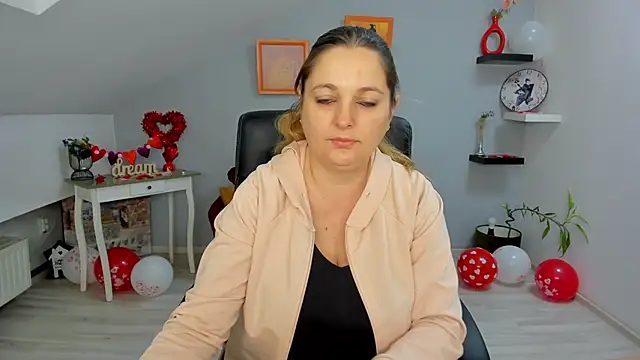 LollaGirl online show from February 2025 04:15:01 AM