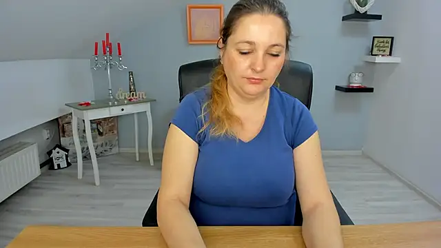 LollaGirl online show from March 2025 04:19:01 AM