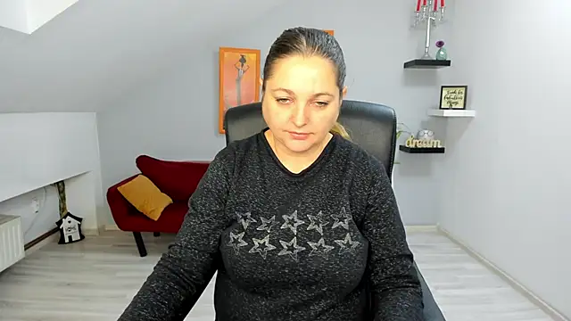 LollaGirl online show from November 2025 04:13:02 AM