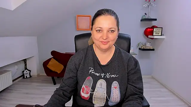 LollaGirl online show from March 2026 04:18:01 AM