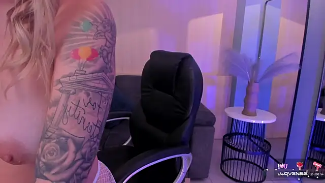 EveBensonX online show from February 2025 08:59:02 PM