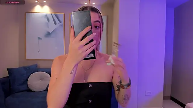 EveBensonX online show from March 2025 12:45:01 PM