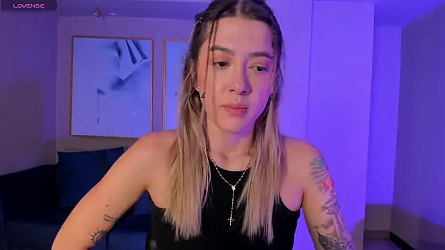 EveBensonX online show from March 2025 12:01:02 PM