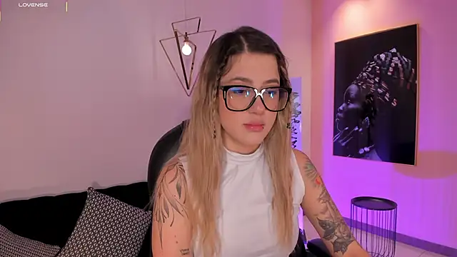 EveBensonX online show from September 2025 12:18:01 PM