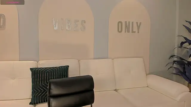 EveBensonX online show from May 2026 07:32:01 PM