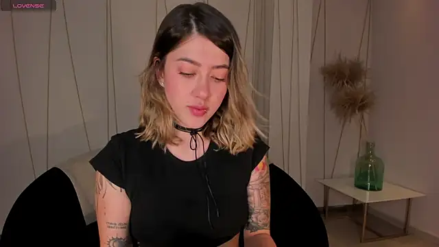 EveBensonX online show from May 2026 07:43:02 PM