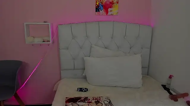 18candys online show from January 2026 11:25:01 PM