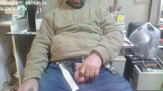 masculine bear daddy online show from December 2024 07:01:01 PM