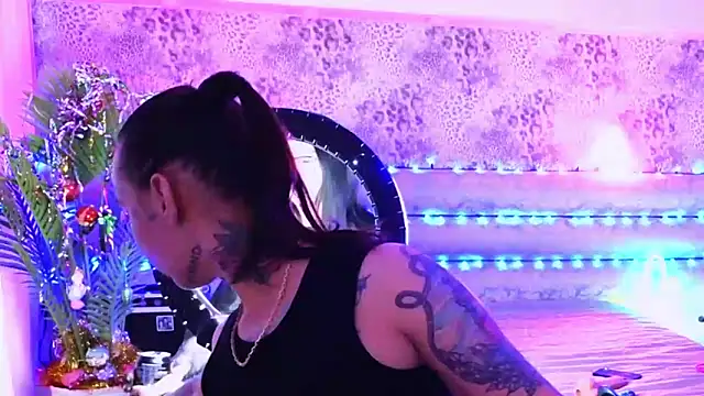 Cool Freak  online show from December 2024 11:25:02 AM