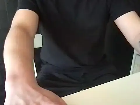 Hottie-James01 online show from March 2026 12:18:01 PM