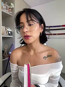 Ale Lewis online show from December 2024 08:00:02 PM