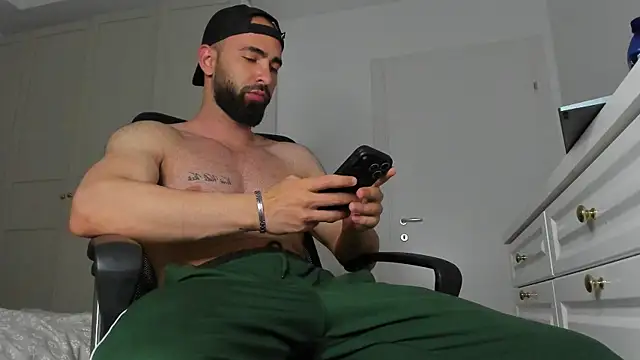 MichaelMasterss online show from May 2026 08:15:01 PM