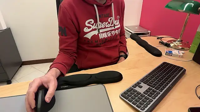 Snapshot of riccardofortis chatting on February 2026 05:33:01 PM riccardofortis online show from February 2026 05:33:01 PM