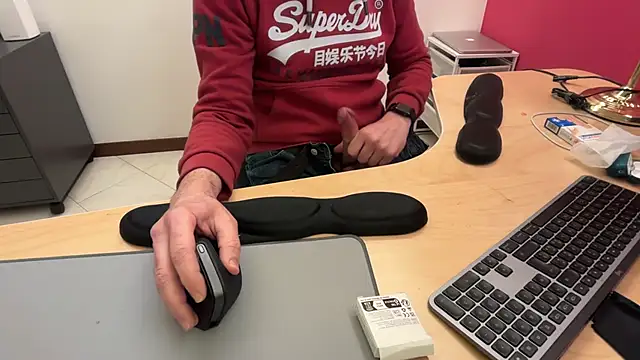 Snapshot of riccardofortis chatting on February 2026 05:40:02 PM riccardofortis online show from February 2026 05:40:02 PM