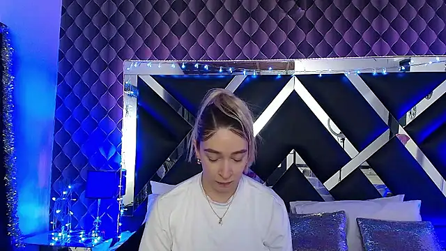 victoriaa lee  online show from January 2026 06:54:01 PM